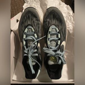 W NIKE ZOOM GT CUT 2.0